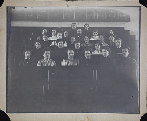Высшие женские курсы. Бестужевки на лекции, 1900-е, г. Санкт-Петербург