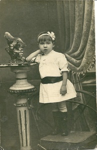 Нина Михайловна Миненкова, 18 апреля 1921, г. Петроград. Нина Михайловна Миненкова, дочь Марии Ильиничны&nbsp;Миненковой (Гришуль) и Михаила Миненкова, в 2,5 года.&nbsp;