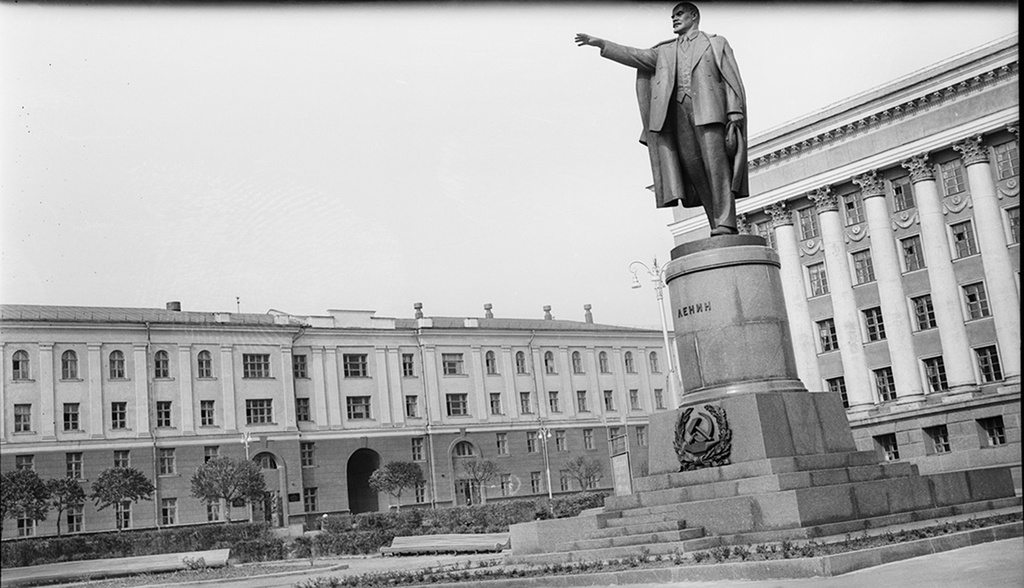 Автопробег Москва – Севастополь – Москва, 6 - 31 мая 1959, г. Курск. Выставка «Курская и Воронежская» с этой фотографией.