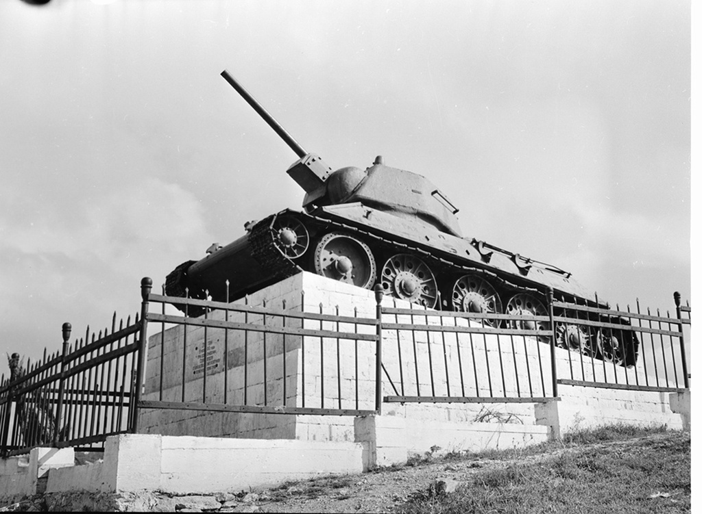 Памятник танкистам – освободителям Севастополя, 1955 год, г. Севастополь