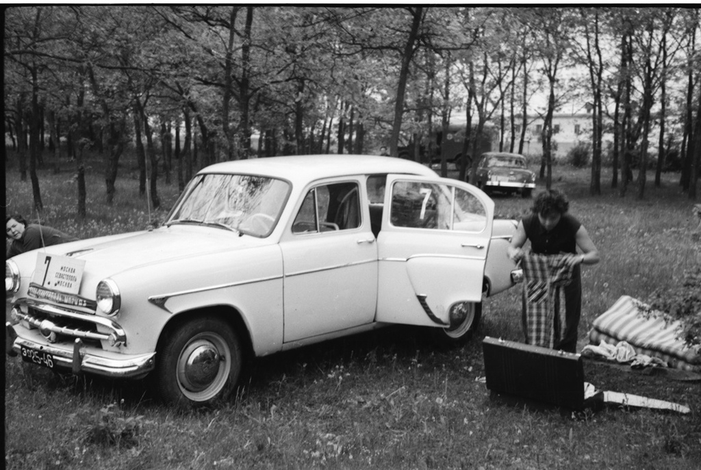 Автопробег Москва – Севастополь – Москва, 6 - 31 мая 1959. Выставка «Роскошь и средство передвижения» с этой фотографией.