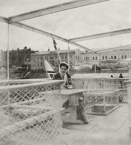 «Зоя на пароходе летом 1903 года на Волге», 1903 год. Зоя  фон Розе (в девичестве Прошинская , сестра Юлии Евстафьевны Кустодиевой).