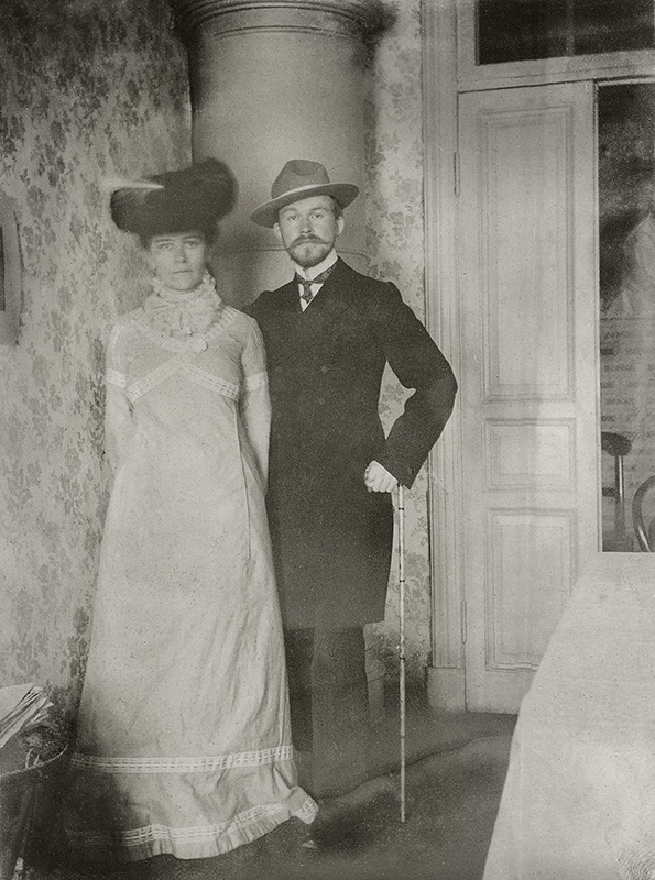 «Идем гулять». Борис Кустодиев c женой Юлией, 1903 год. Выставка «Счастливый фотограф» с этой фотографией.