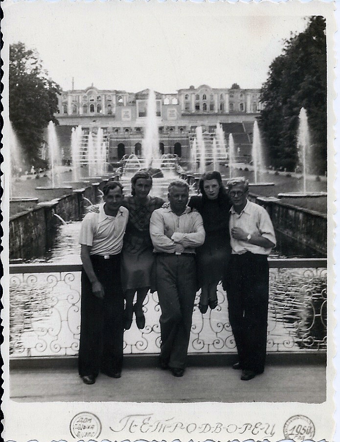 Фото \"Нина Михайловна Федорова (Миненкова) (вторая слева) с ...