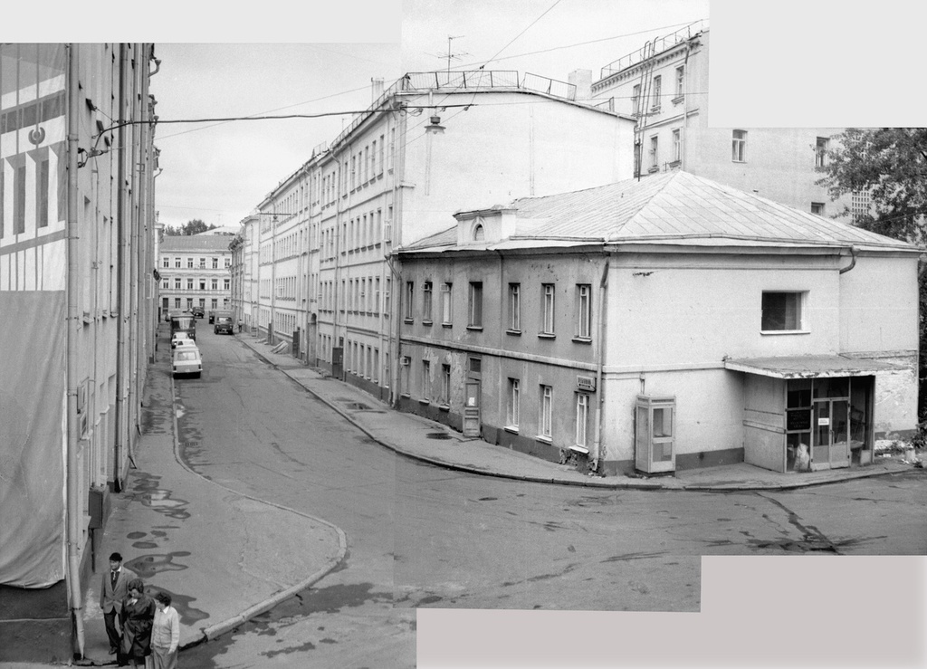 Московские дома и улицы конца 1980-х годов, 1 июня 1988 - 30 октября 1991, г. Москва. Панорама смонтирована из трех фотографий.&nbsp;