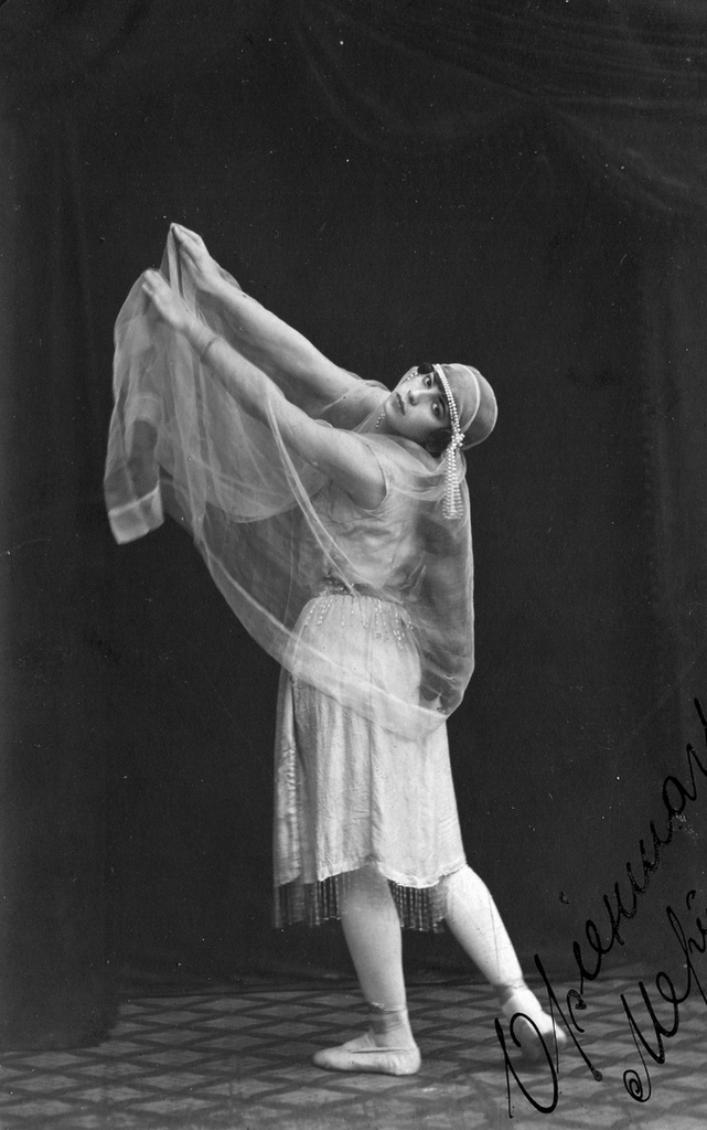Мери Ориенталь, 17 июня 1916 - 31 декабря 1916. Фотография из архива&nbsp;Ростислава Толчинского.&nbsp;Выставка «Россия в 1916 году» с этой фотографией.