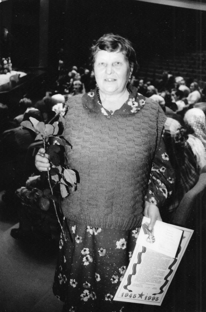 Без названия, 1995 год, Вологодская обл., г. Череповец. Фотография из архива Василия Огаркова.