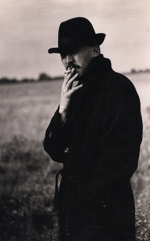 Без названия, 1990 - 1998, Вологодская обл., г. Череповец. Выставка «Без погон, но в шляпе» с этой фотографией.