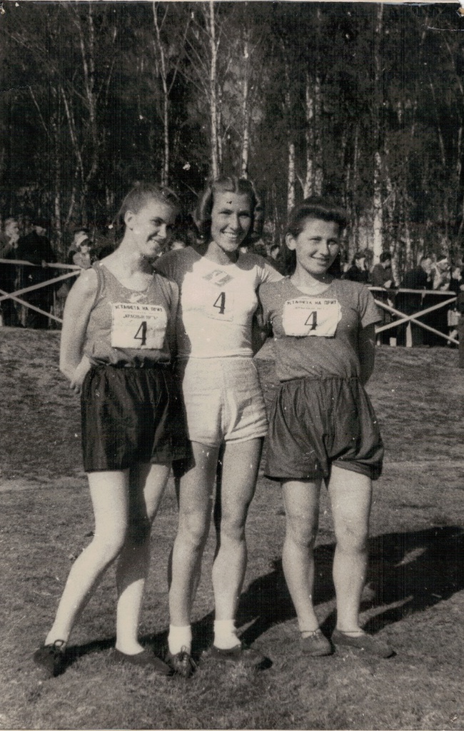 Открытие спортивного сезона, 9 мая 1949, г. Егорьевск. Выставка «СССР в 1949 году» с этой фотографией.