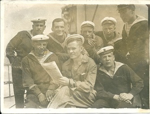 Команда сторожевого корабля «Шквал», 1932 - 1934. Второй ряд, второй справа – Сергей Ильич Гришуль, старший механик сторожевого корабля «Шквал».