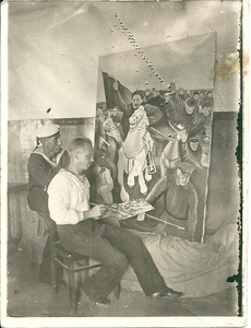 Сергей Ильич Гришуль рисует плакат, 1932 - 1934, Крымская АССР, г. Севастополь. Старший механик сторожевого корабля «Шквал», рисует плакат для «красного уголка».