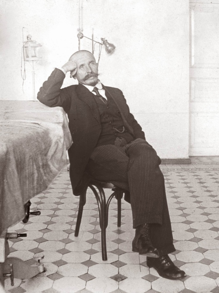 В больнице имени Н. А. Семашко, 1910 - 1913, г. Ярославль. Фотография из коллекции фотолюбителя Георгия Владимировича Несытова и его отца Владимира Ивановича Несытова, которую прислал Александр Анатольевич Акилов.