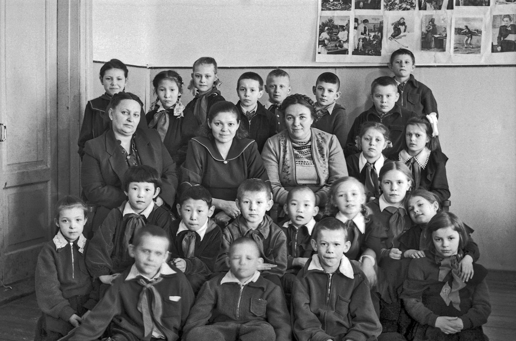 1953 1956 год. Школа 1953. Якутская АССР пгт Тикси. Кюсюр школа. Кюсюр выпускники.