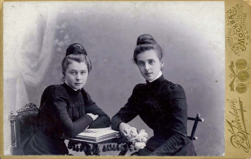 Ольга Павловна и Юлия Павловна Яшке, 1898 год, г. Москва