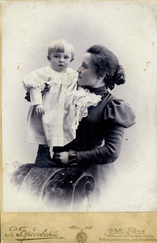 Ольга Карловна Яшке с дочерью Надеждой, 1900 год, г. Москва