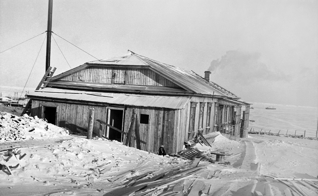 20 барак. Поселок Быковский Тикси. Быковский поселок Якутия. Тикси 1960. Булунский район Якутской АССР..