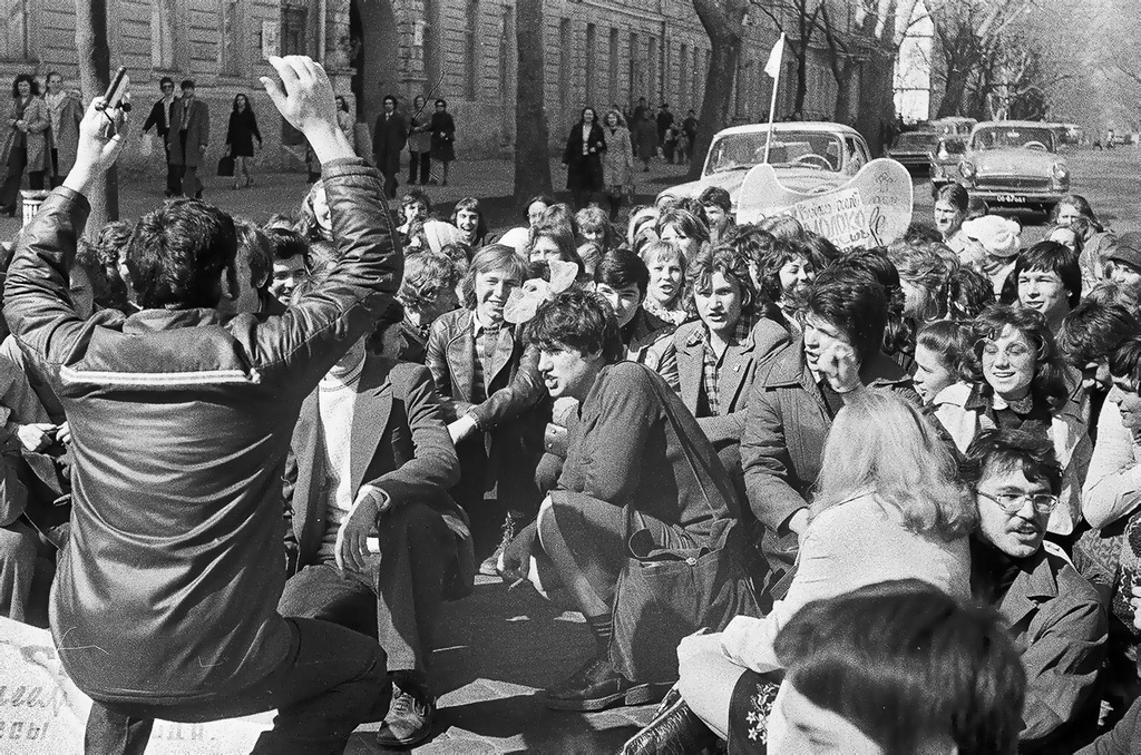 «Флешмоб 1976 года», 31 марта 1976 - 3 мая 1976, Украинская ССР, г. Одесса. Выставка «Без фильтров–2. Любительская фотография 70-х» с этой фотографией.