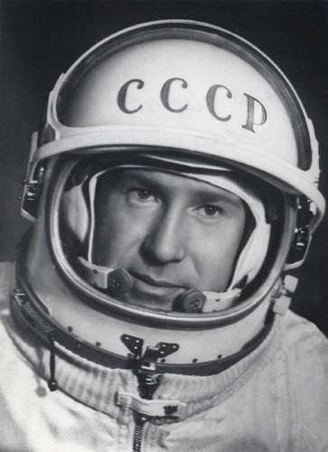 Алексей Леонов в космическом скафандре, 1965 год