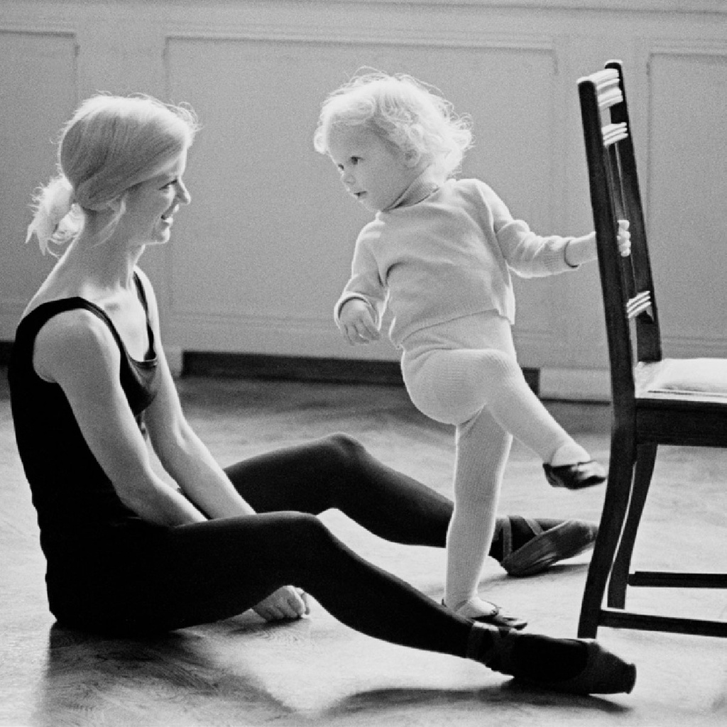 «Рождение балерины», 1965 год, г. Москва. Выставка «За кулисами балета» с этой фотографией.
