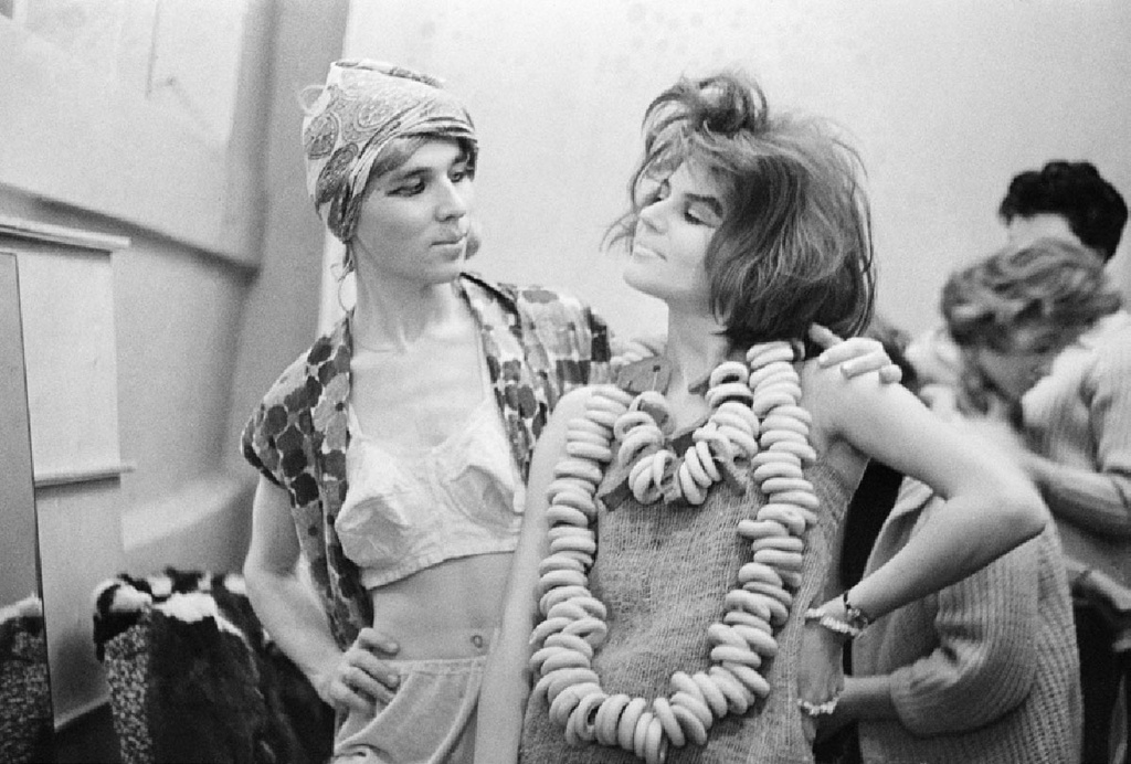 За кулисами модного показа модельера Вячеслава Зайцева, 1966 год