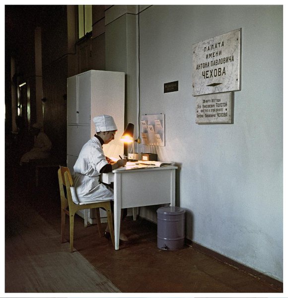 Клиническая больница 1-го Медицинского института, 1965 год, г. Москва. Выставка «Медсестры. Ради здоровья других» с этой фотографией.