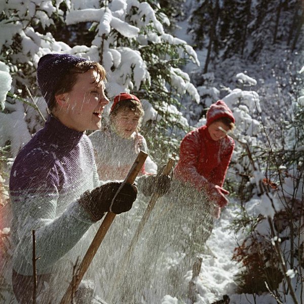«Они отдыхают в Ясине», 1962 год, Украинская ССР, Закарпатская обл.. Видео «Зима» с этой фотографией.