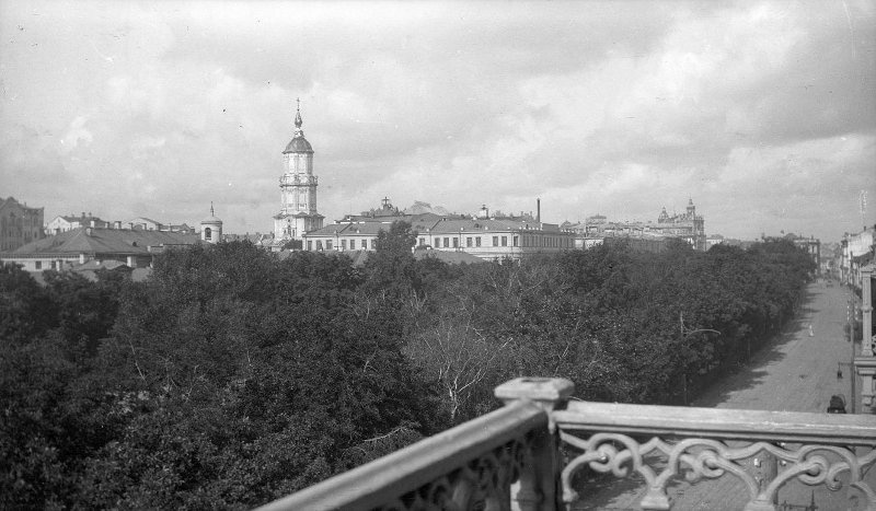 Вид на Меншикову башню с балкона дома на Чистопрудном бульваре, 1914 - 1917, г. Москва. Выставка «Чистые пруды» с этой фотографией.&nbsp;