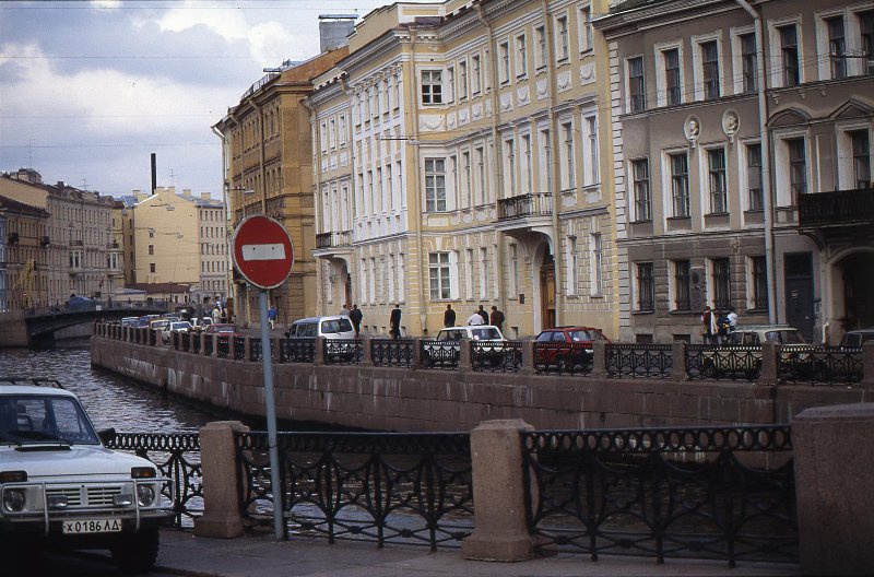 Набережная реки Мойки, 1995 год, г. Санкт-Петербург. Выставка «Прогулки по набережной Мойки» с этой фотографией.