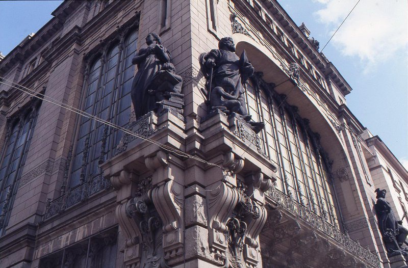 Елисеевский магазин, 1993 год, г. Санкт-Петербург. Выставки&nbsp;«Настроение – Петербург», «Король Модерн» с этой фотографией.
