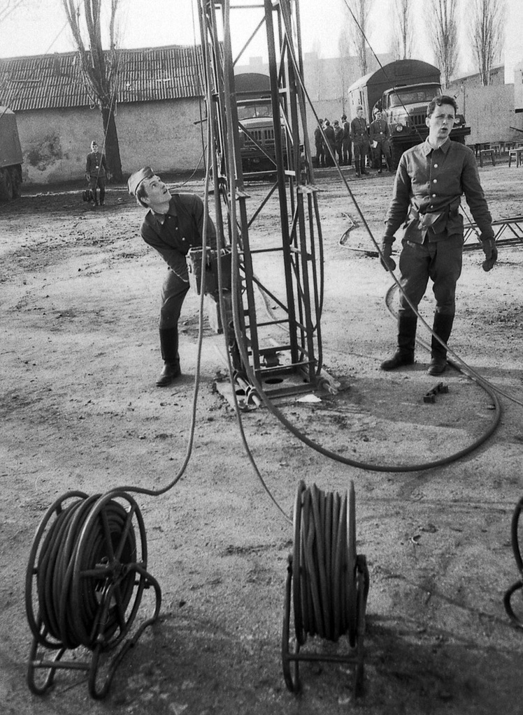 Фото "Установка антенны", февраль - апрель 1984, Украинская ССР, г ...