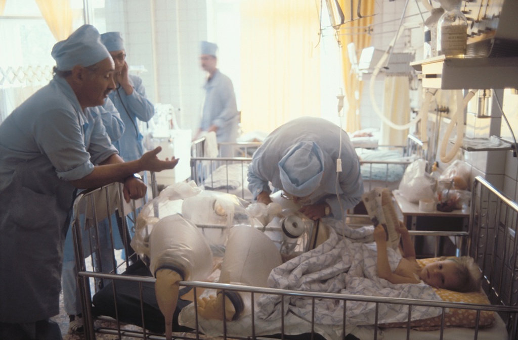 Из серии «Добрые руки доктора Немсадзе», 1984 год. Выставка «Добрые руки доктора Немсадзе» с этой фотографией.&nbsp;