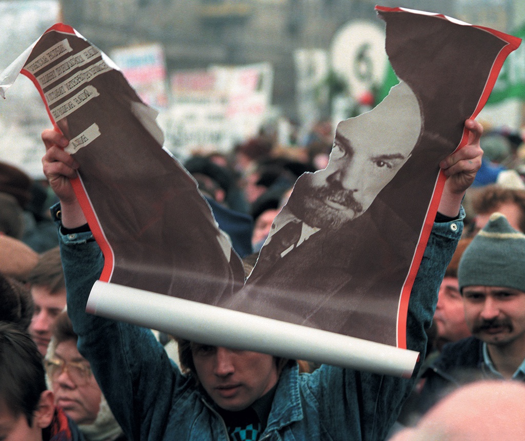 «Ленин», 1990 год. Выставка «Юрий Абрамочкин. Гений фотоочерков» с этой фотографией.