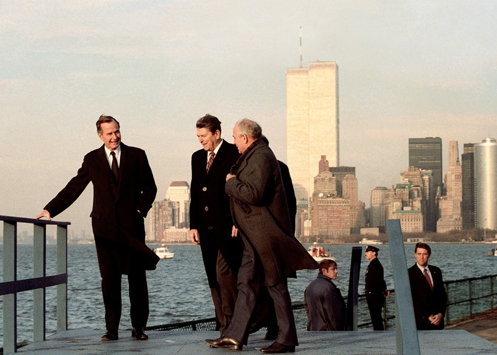 Михаил Горбачев в Нью-Йорке, 1 января 1988 - 28 декабря 1988, США, г. Нью-Йорк. Выставки&nbsp;«Конфронтация сменилась переговорами» и «Лидеры СССР за границей» с этой фотографией.