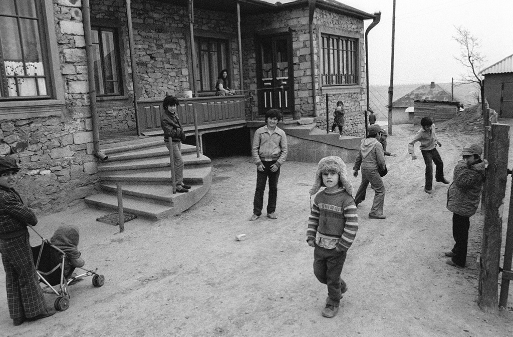 Из серии «Цыгане», 1982 год. Выставка «Неуловимые. Люди без границ» с этой фотографией.