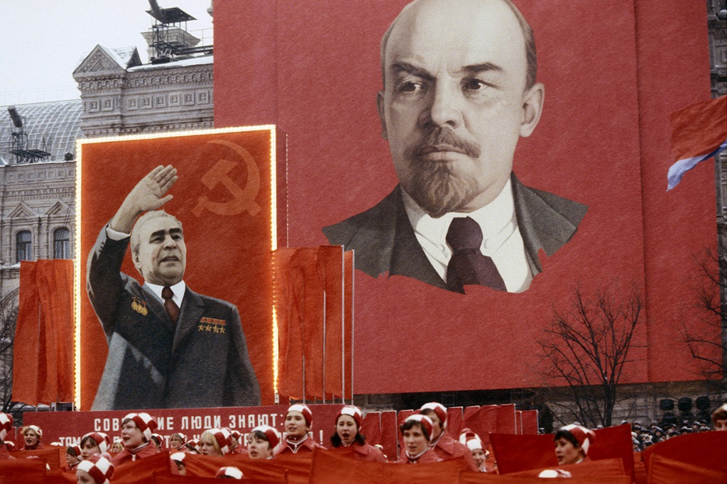 Первомай, 1 мая 1981, г. Москва. Выставки&nbsp;«Первомай»&nbsp;и&nbsp;«Яркие восьмидесятые: СССР на пороге перемен» с этой фотографией. 