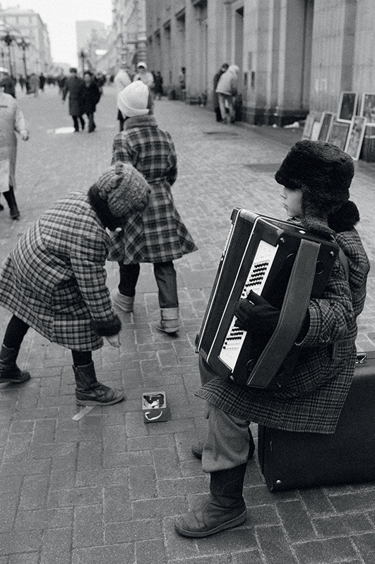Без названия, 1994 год, г. Москва. Выставка «Музыкальный момент» с этой фотографией.