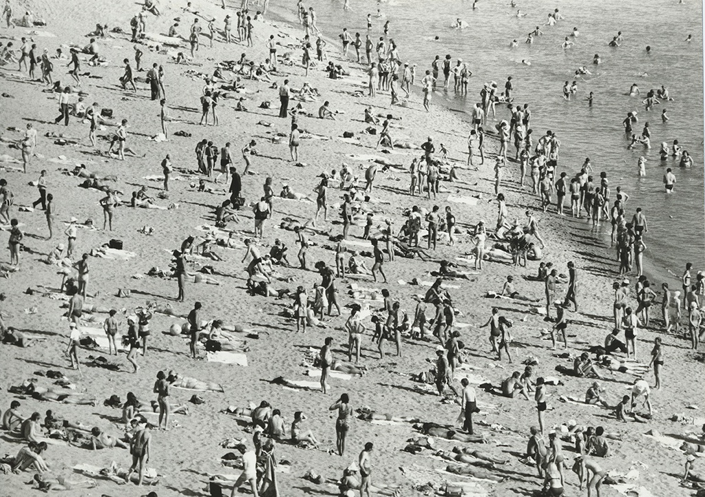 Пляж на берегу реки Иртыш в Омске, 16 июня 1971, г. Омск. Выставки «Лето – это маленькая жизнь»,&nbsp;«Некурортный отдых», «Единство разнообразия» с этой фотографией.