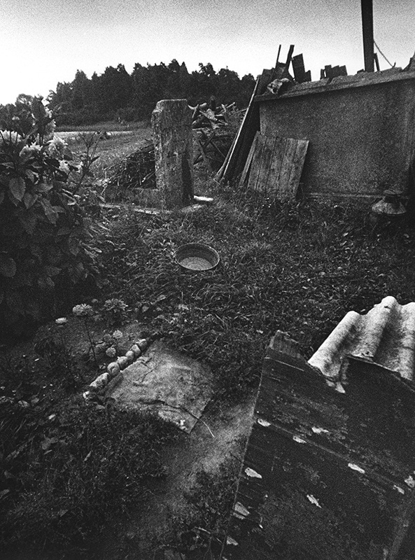 «Юден фрай», 1979 год, Литовская ССР, г. Зарасай. Теперь евреи там – только дачники. Своих извели и отрапортовали фюреру: «Свободно от евреев». Теперь живут прямо на могилах – и ничего!