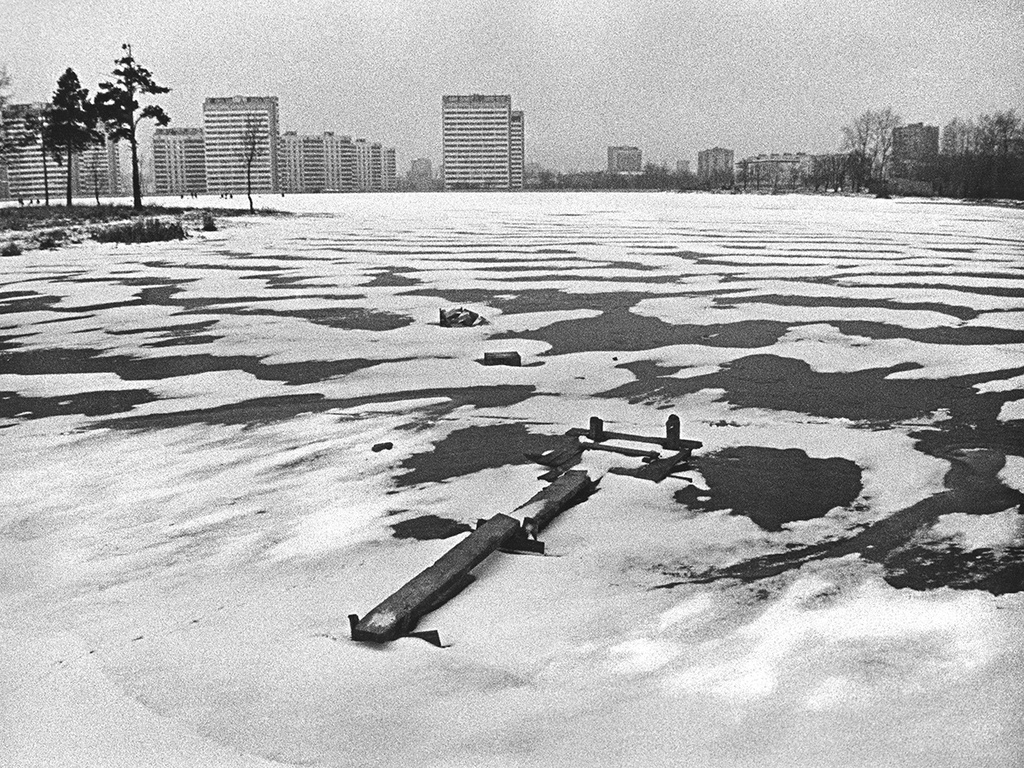 Головинский пруд, январь - февраль 1982, г. Москва. Тогда – неухоженный пруд вблизи руин старой усадьбы.