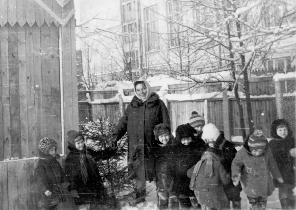     Фото Елочка к новому году, 1968 - 1971, Московская обл., г. Электросталь - История России в фотографиях