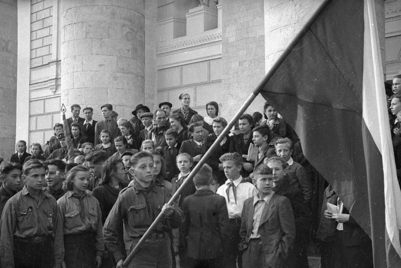 Фото "В дни общемосковского слета пионеров, посвященного 800-летию ...