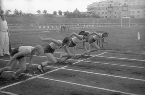Юные бегуньи на стадионе Юных пионеров, 1938 год, г. Москва