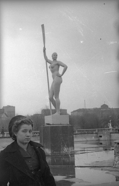 Девушка с веслом фото натурщица