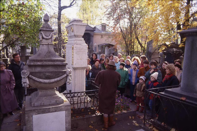 Экскурсия на некрополе Александро-Невской лавры, 1993 год, г. Санкт-Петербург