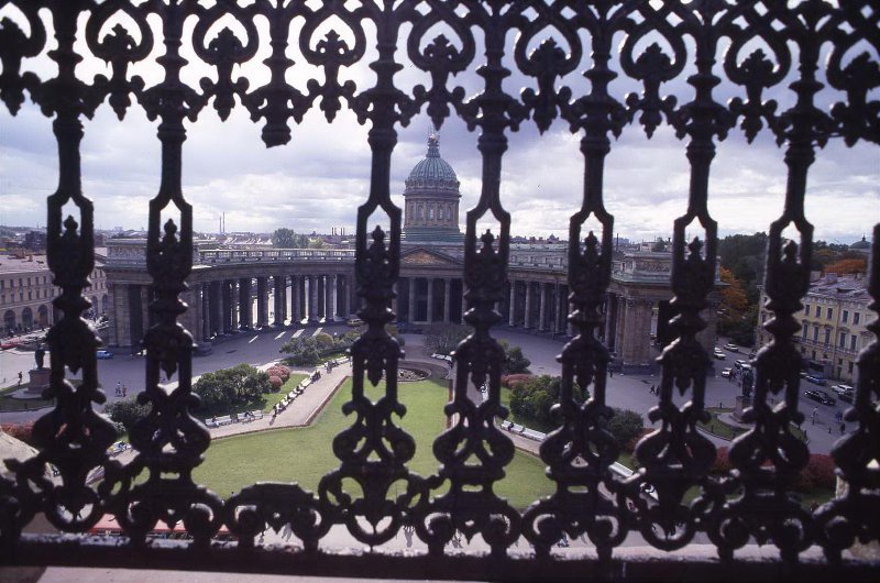 Казанский собор, 1993 год, г. Санкт-Петербург. Выставка «Настроение – Петербург» с этой фотографией.&nbsp;