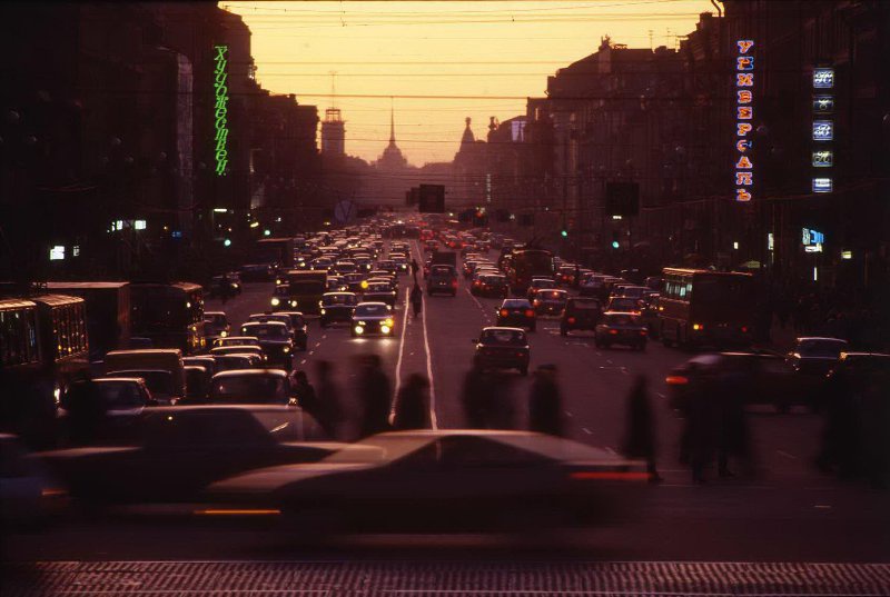 Невский проспект в сумерках, 1993 год, г. Санкт-Петербург. Выставка «Неоновый свет» с этой фотографией.&nbsp;