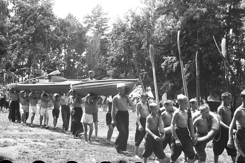 В пионерском лагере, 1946 год, Московская обл.