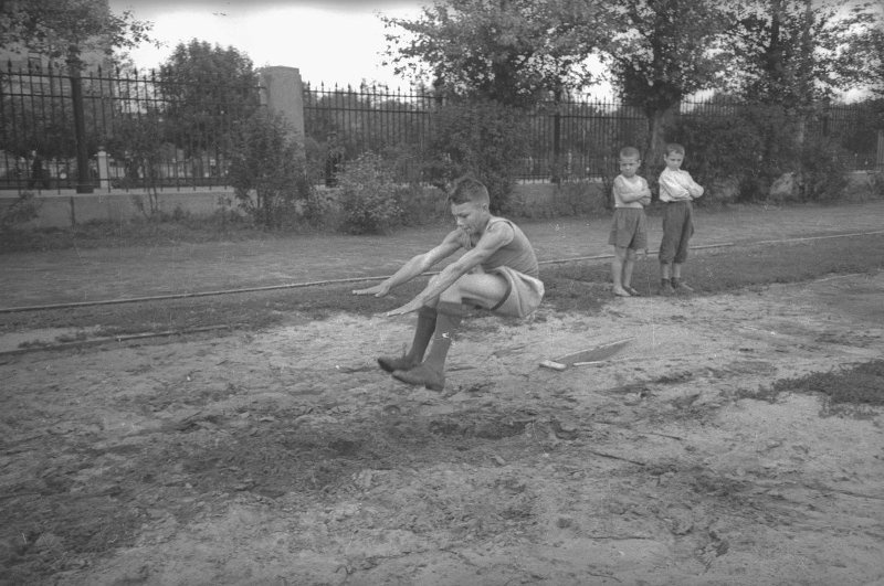 Прыжки в длину, 1940-е, г. Москва