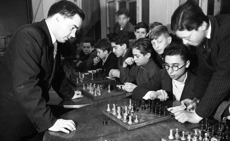 Шахматный турнир, 1946 год. Выставка «СССР в 1946 году» с этой фотографией.