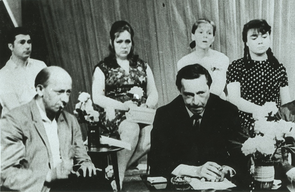 Встреча со зрителями молодого «Современника», 1957 - 1959, г. Москва. Видео «Современники» и выставка «Избранное из избранного» с этой фотографией.